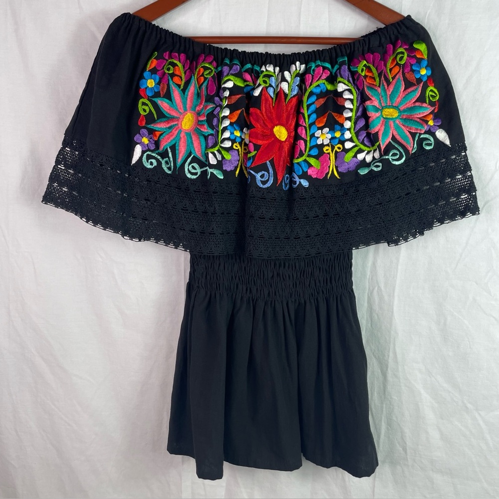 NWT SOLEI Off Shoulder Heavy Embroidered Smock Lace Boho Top Blouse Size M Black